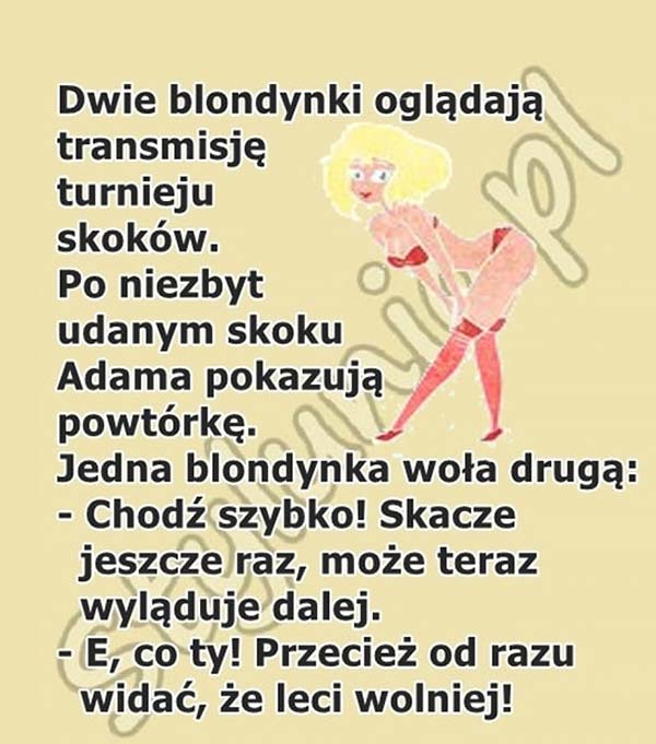 dwie blondynki oglądają transmisję turnieju skoków po niezbyt udanym